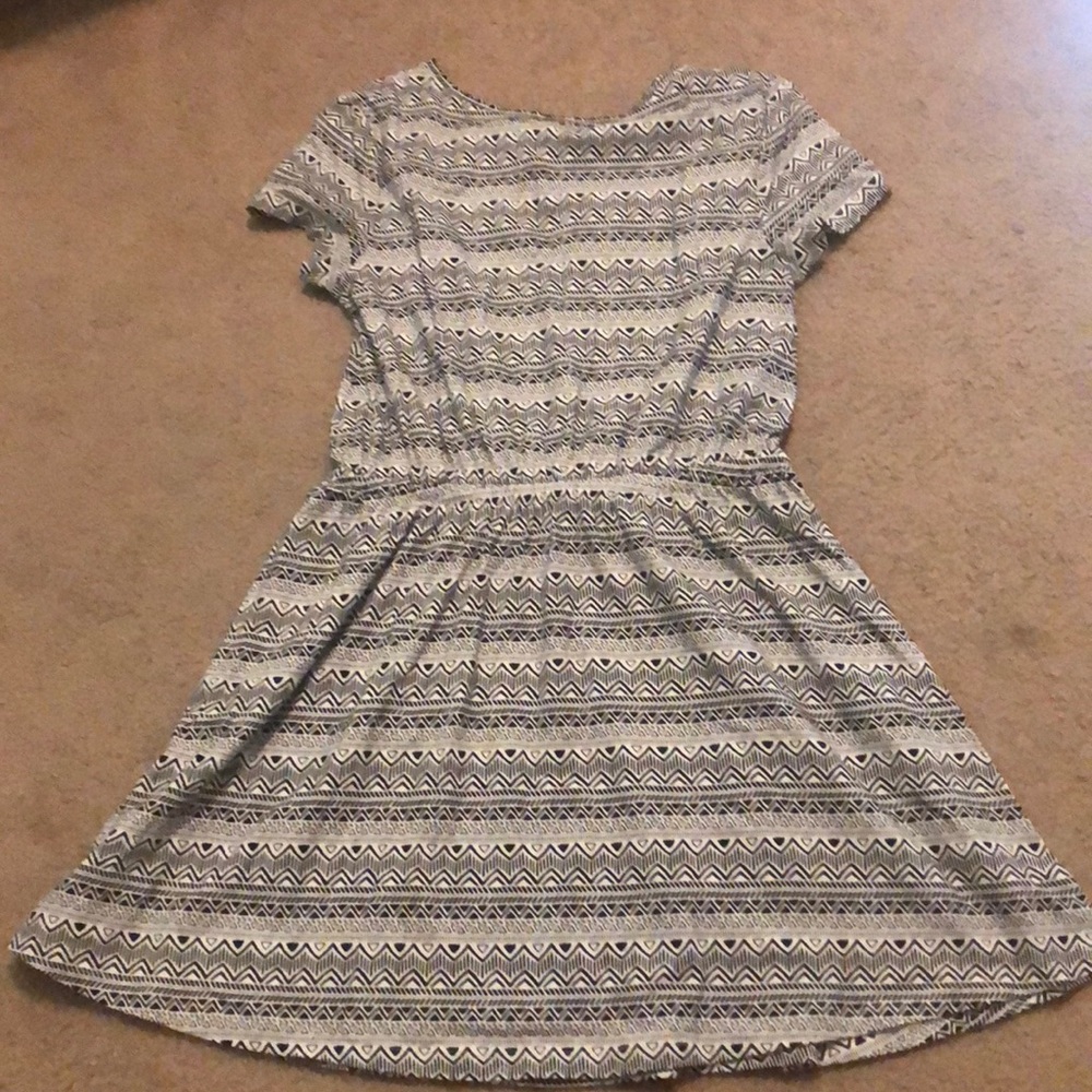 NET Short Sleeve Dress - Picture 5 of 5